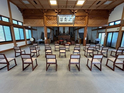 新宿区　幸國寺様へ本堂用椅子を納入致しました
