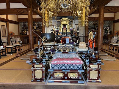 練馬区　本覺寺様へ登高座の修復及び経机など新調し納品致しました