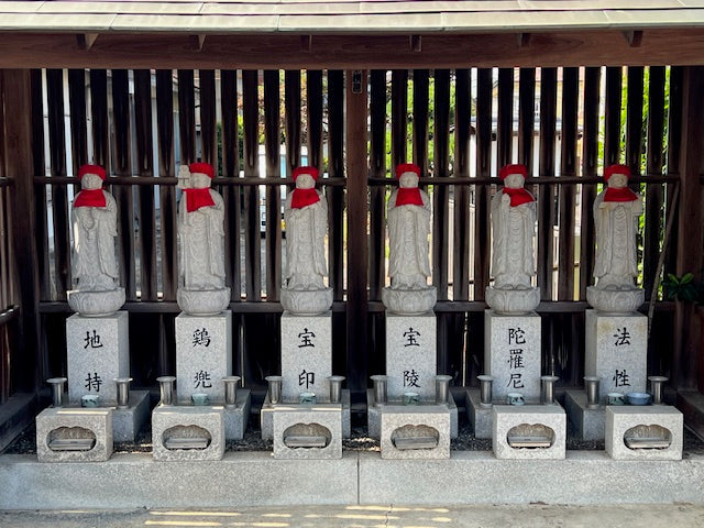 稲城市　圓照寺様に六地蔵の帽子・前掛を納入致しました
